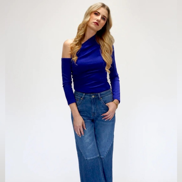 NWT Blue Off-the-shoulder Top - Picture 1 of 5
